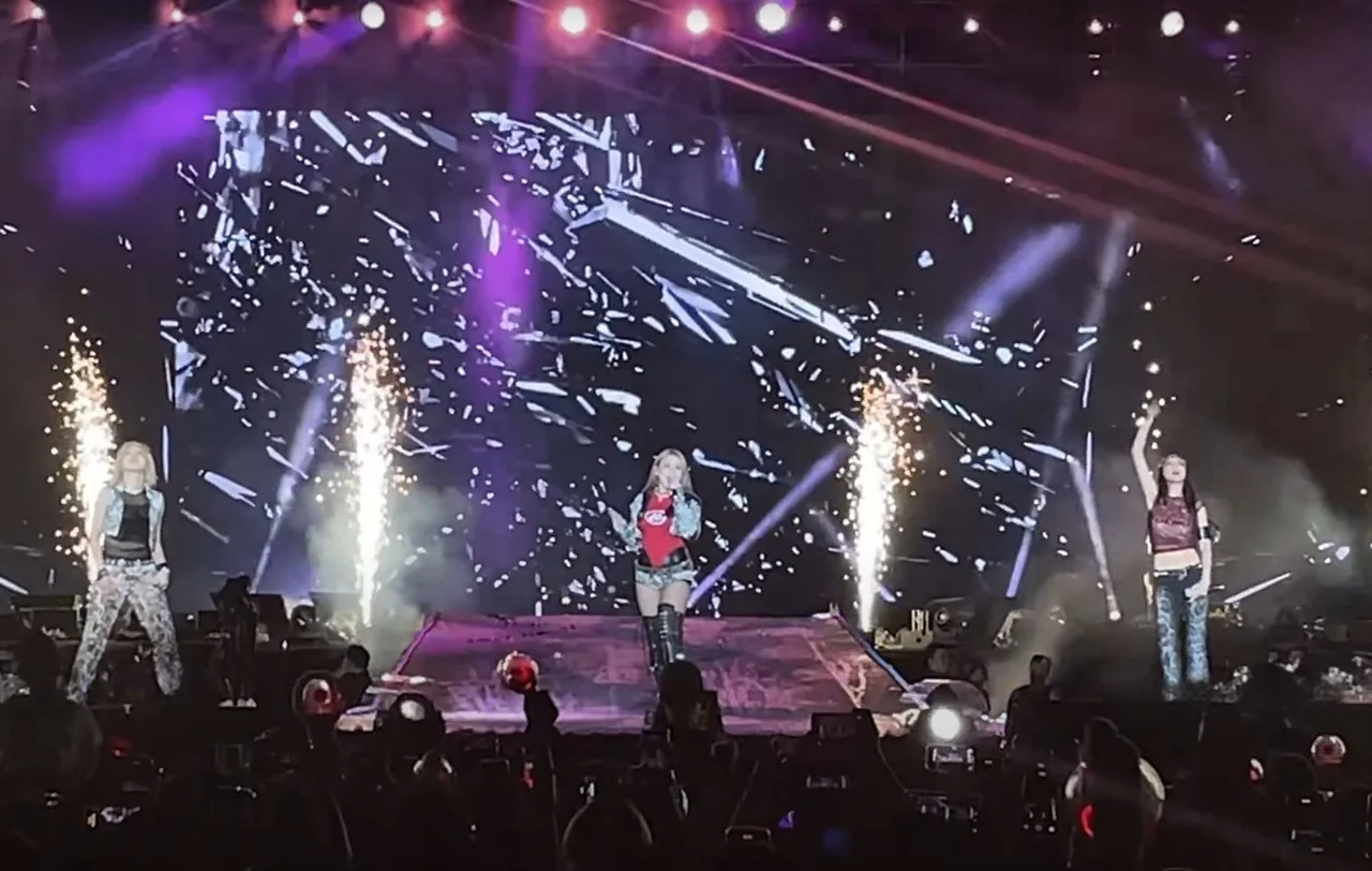 2NE1