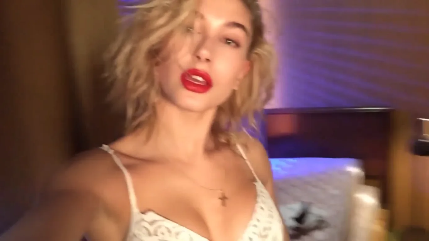 Hailey Bieber