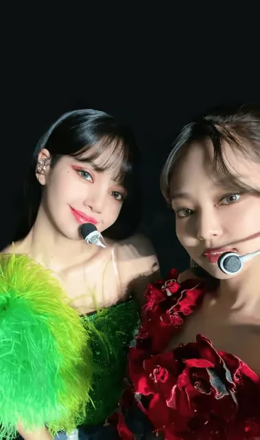 Jenlisa (Jennie & Lisa)